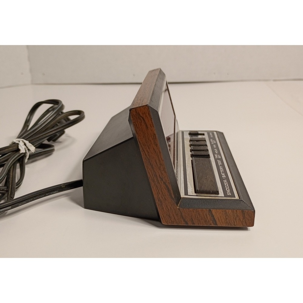 Working Vintage Spartus Digital Alarm Clock Model‎ 1140 Faux Wood - Picture 9 of 11